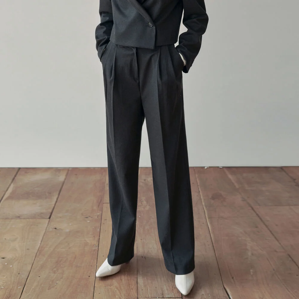 TWO TUCK SET-UP LONG SLACKS_CHARCOAL