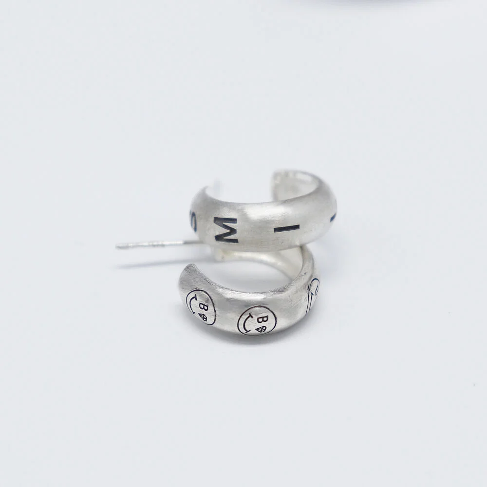 BONBEAU Kitsch smile hoop Earrings 笑臉 粗身戒指 銀色 耳環