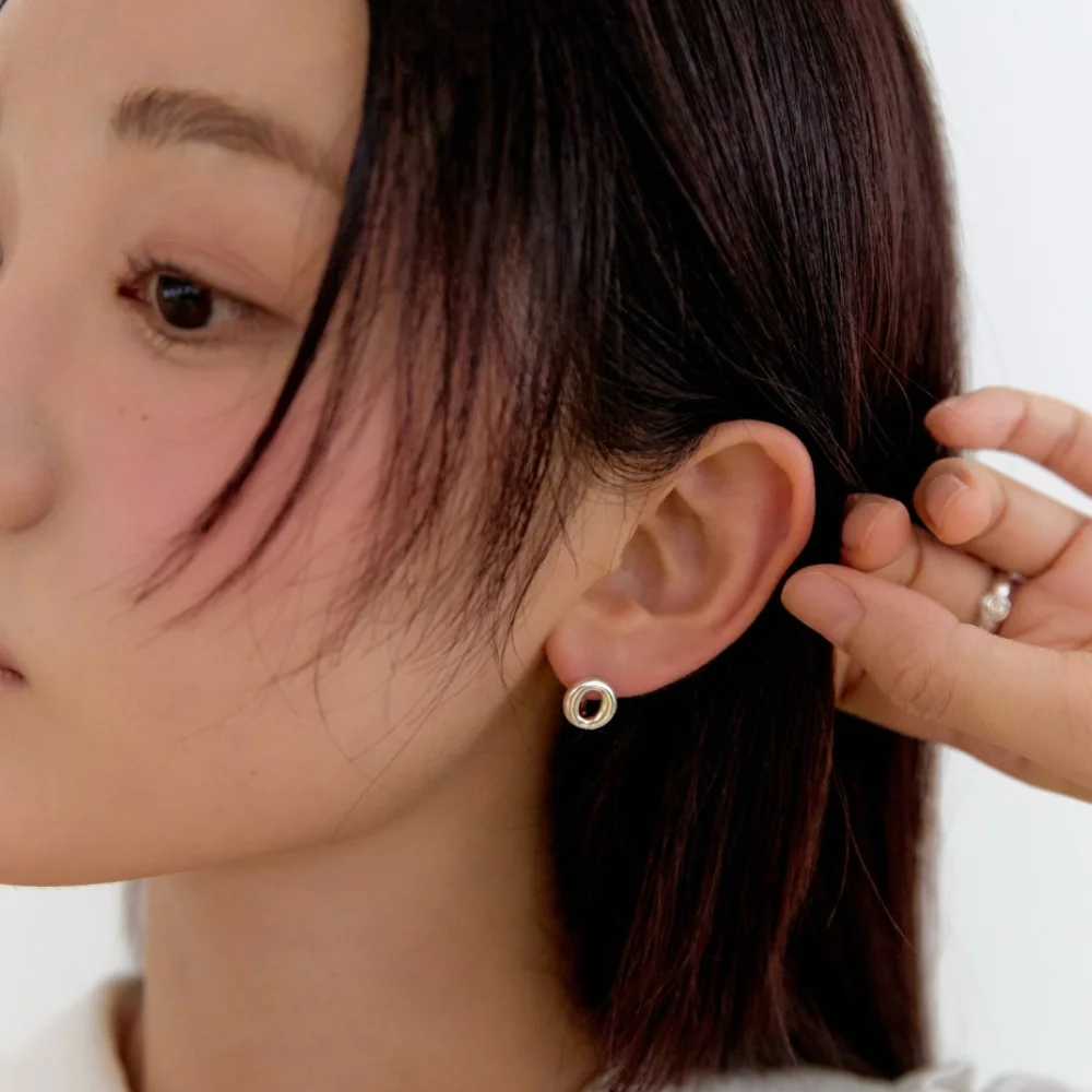 Round one touch earrings