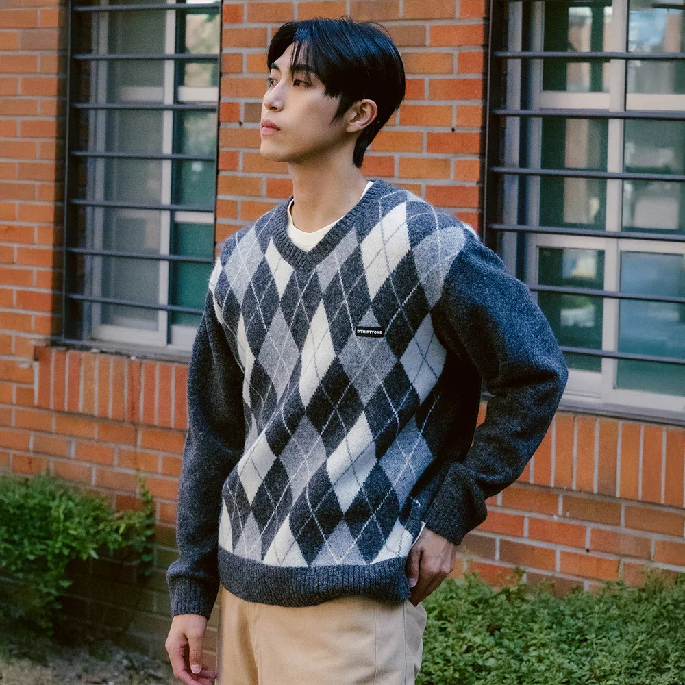 V-Neck Argyle Sweater (GREY)