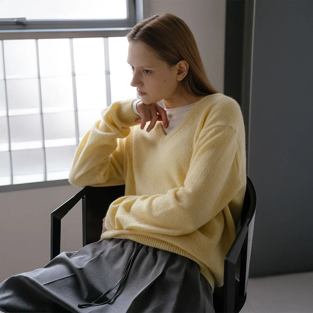 Loose fit V-neck knit _Light yellow