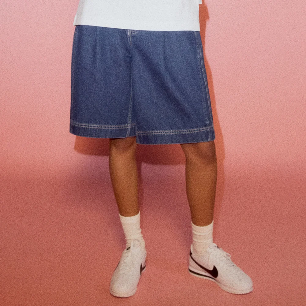 (WOMAN) Denim Bermuda Pleated Pants (Mid Blue)