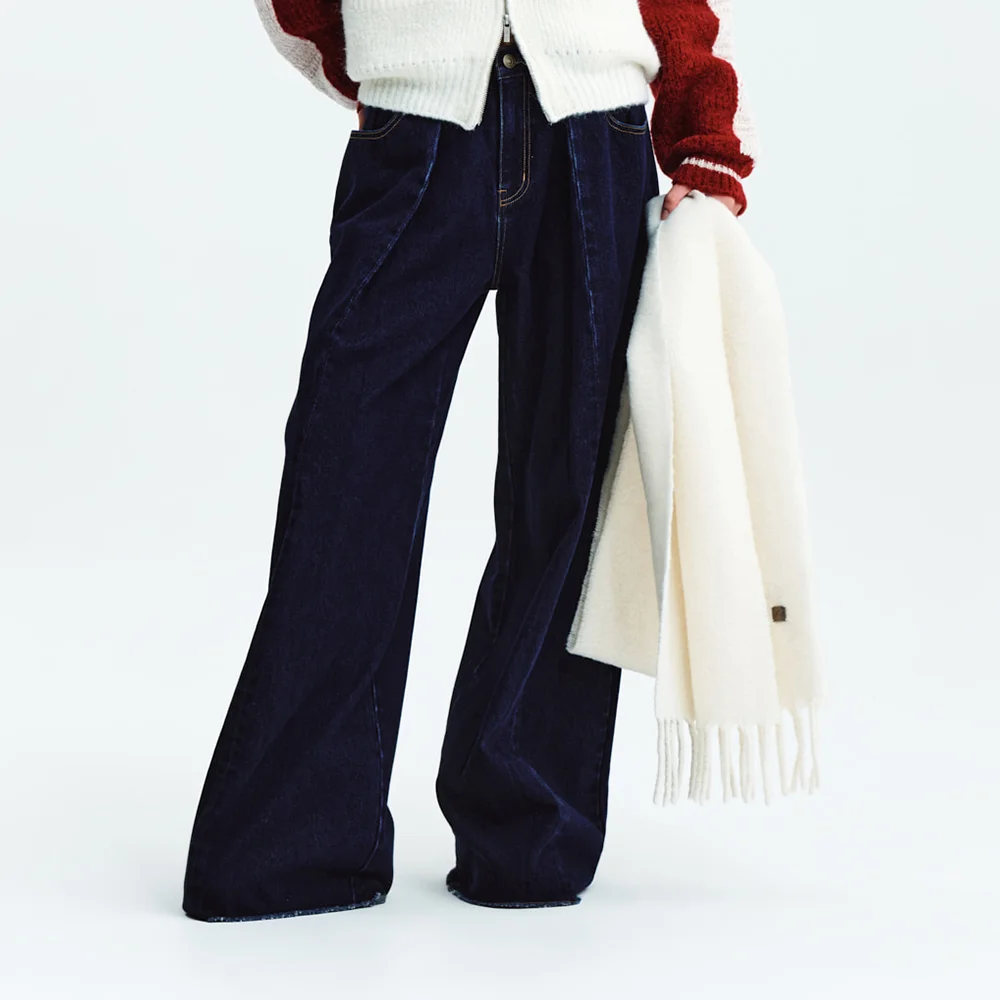 TUCK POINT WIDE DENIM PANTS IN NAVY