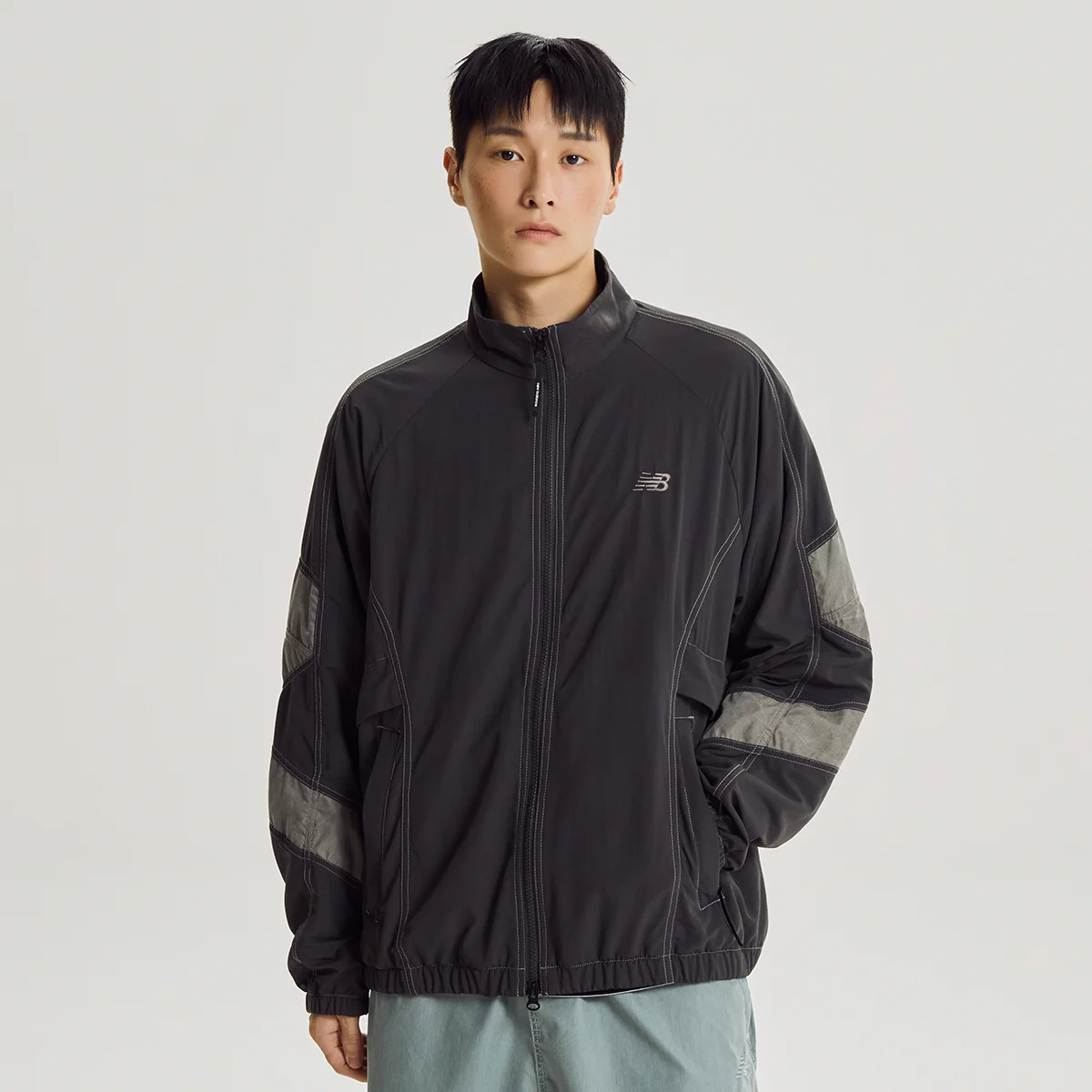 NBNAG31833 / UNI NB-ESCAPE Stand Neck 暖身外套 (CHARCOAL)