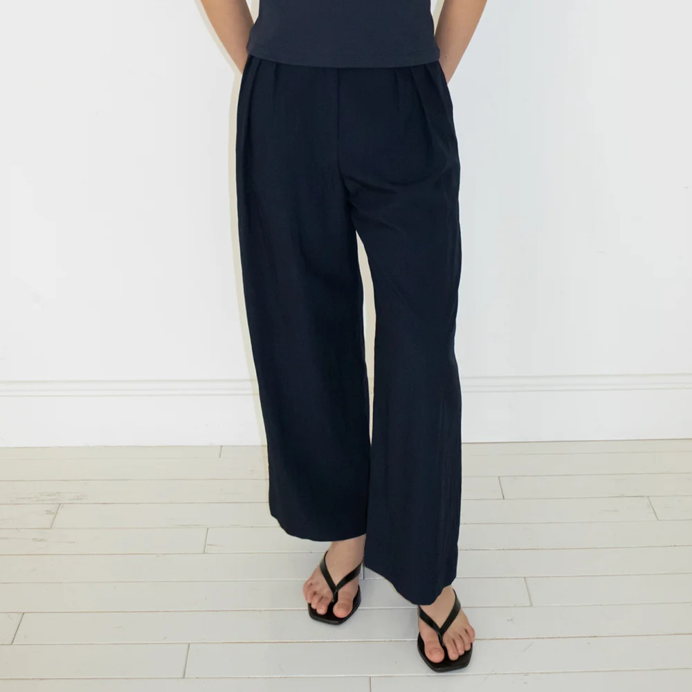 Crisp Pintuck Slacks (Navy)