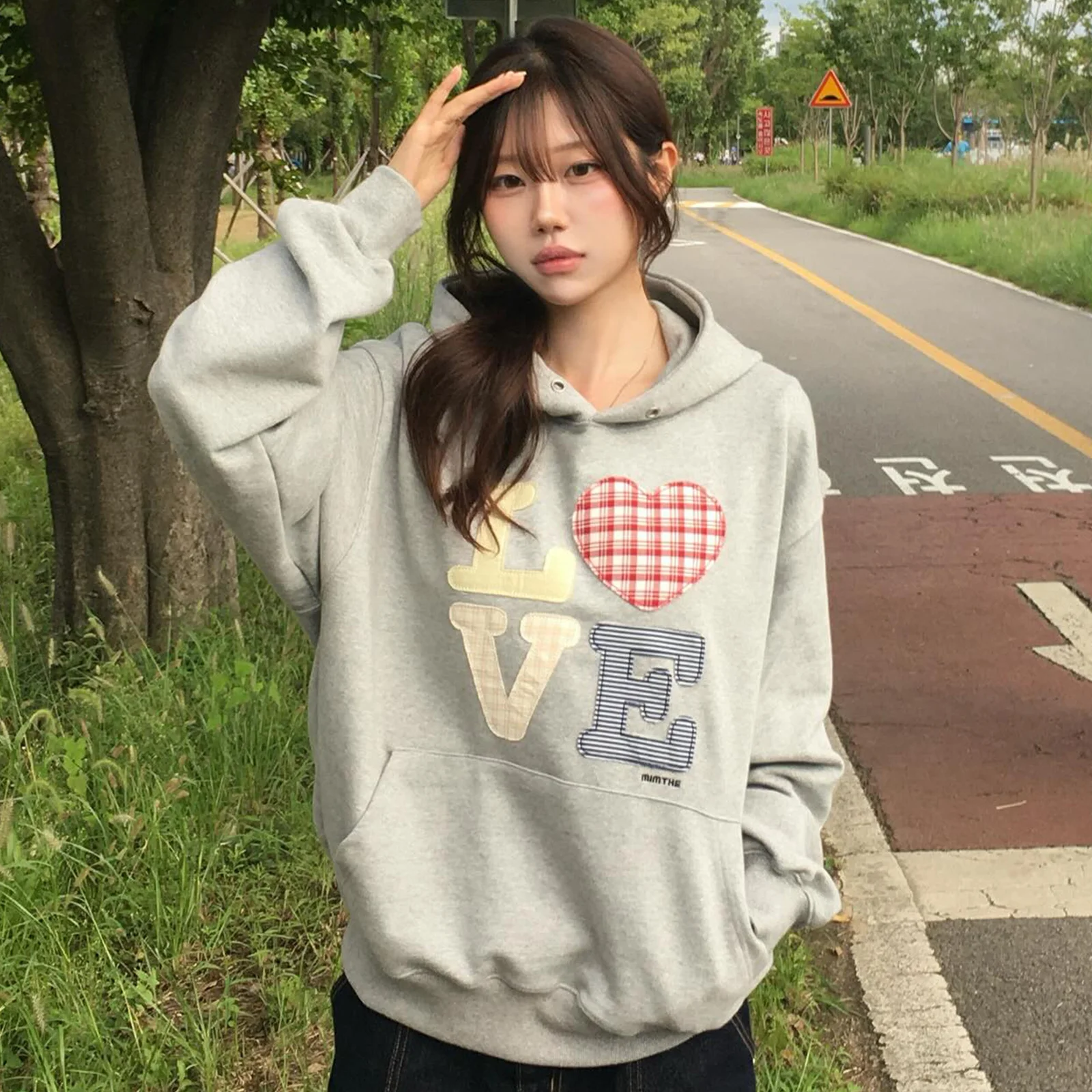 Hello 世界 拼布 LOVE 連帽衫_灰色