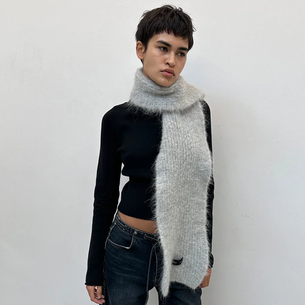 V NECK RAGLAN CROP PULLOVER IN BLACK