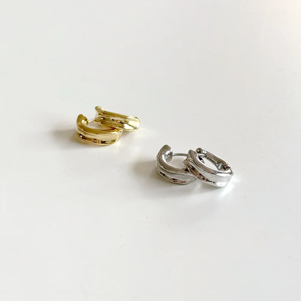 Jang Hee-ryung 著用 Crease Ring Earring