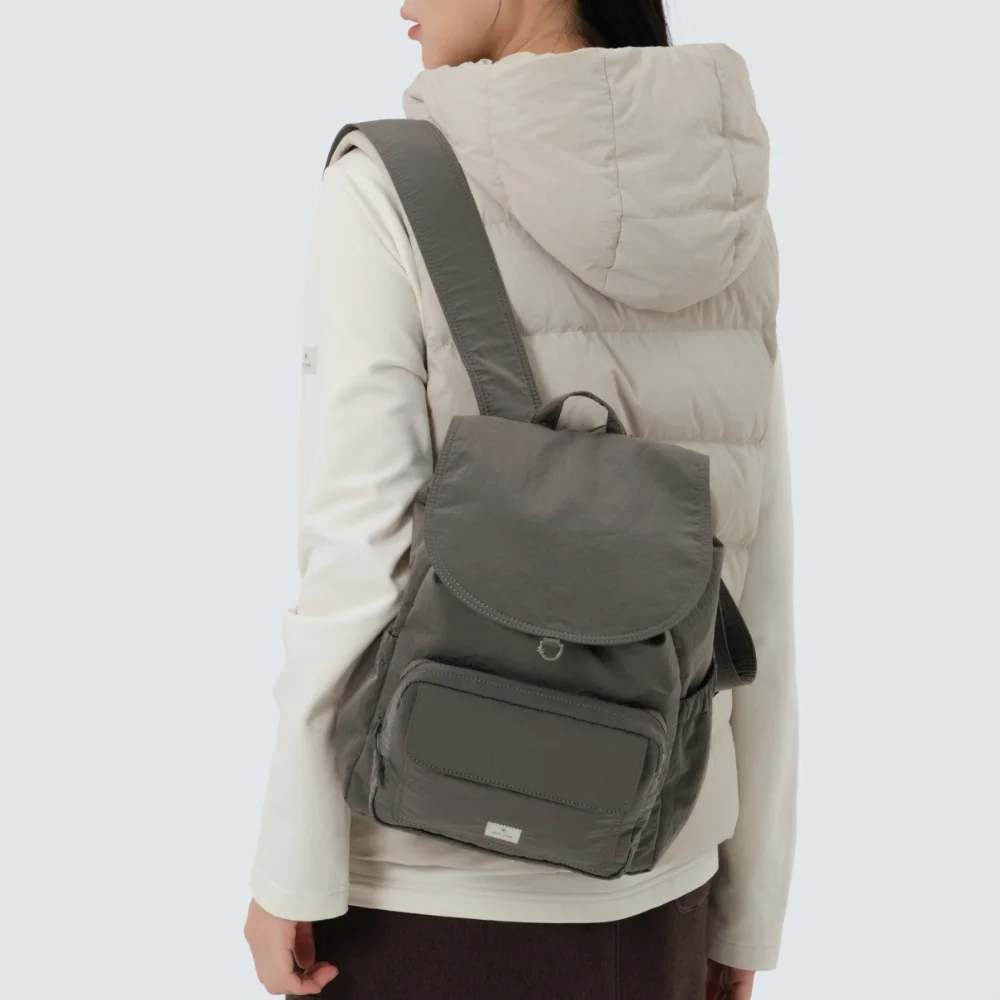 亮色 背包 12L Dark Khaki (S25FWFBP75)