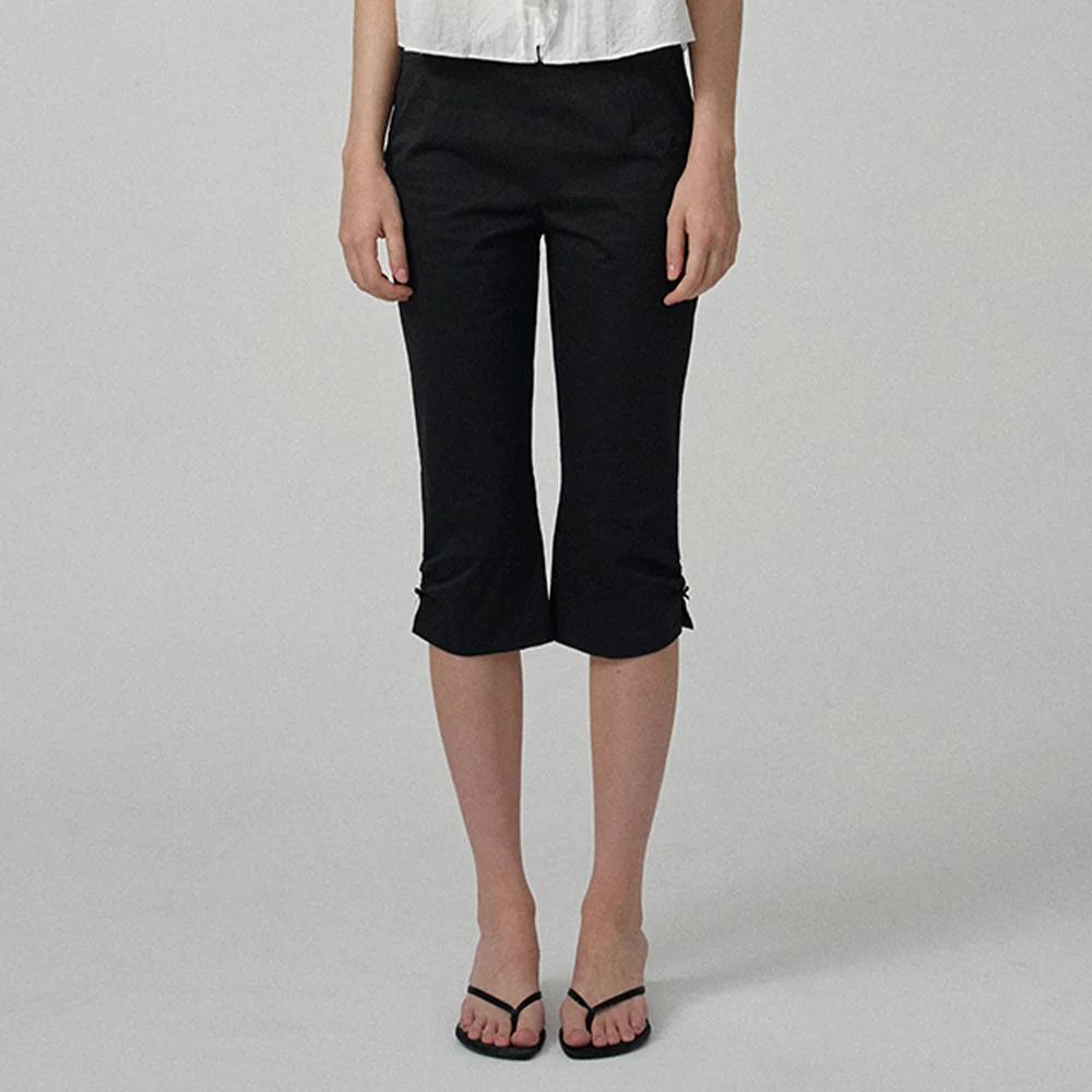Rosy Ribbon Slit Capri Pants_Black