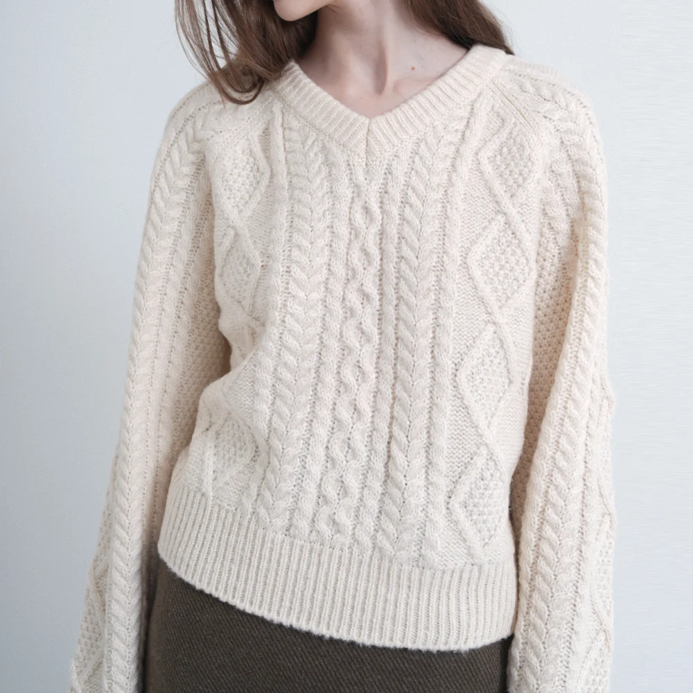Twist V-Neck Loose Fit Knit (cream beige)