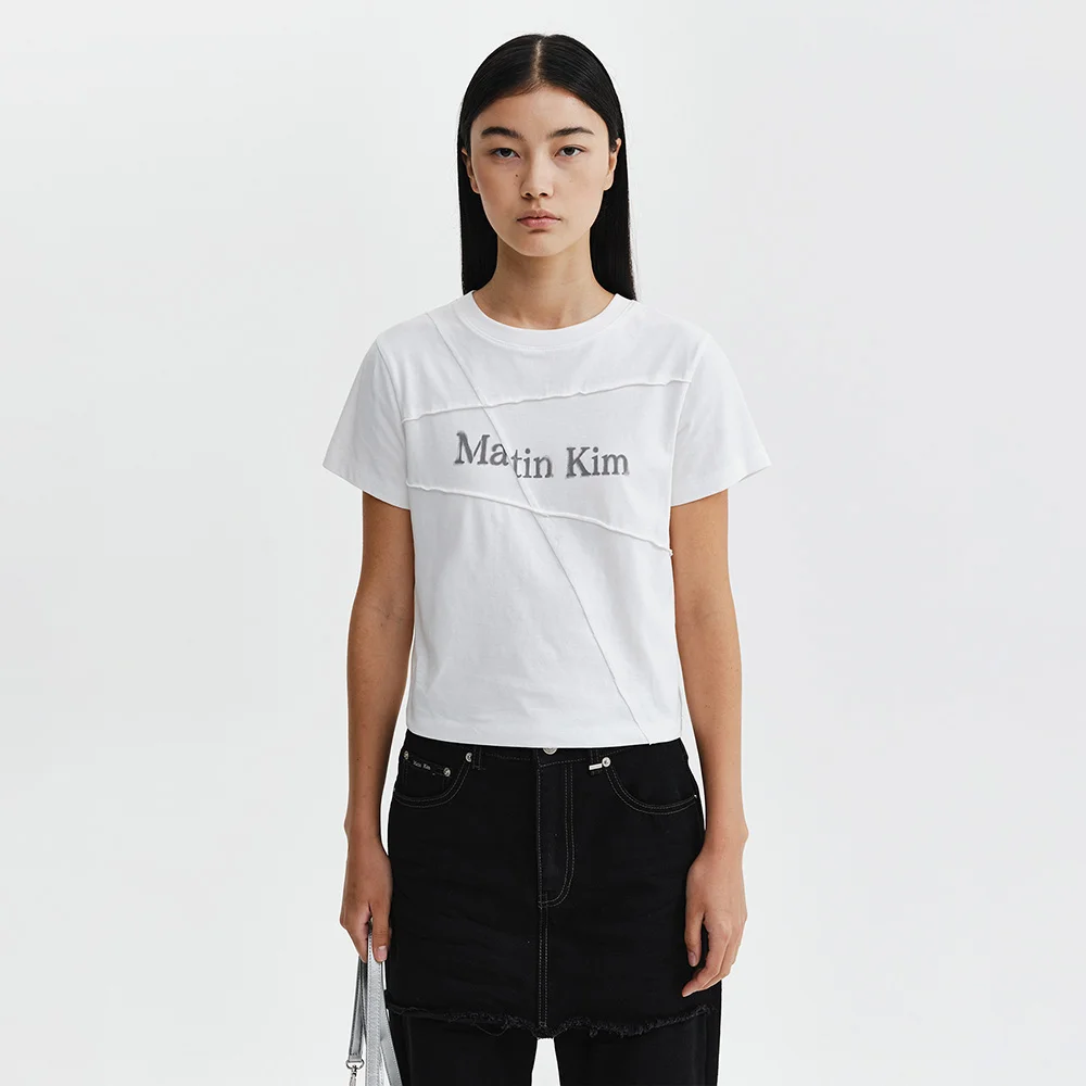 DIAGONAL CUT LOGO CROP TOP IN WHITE