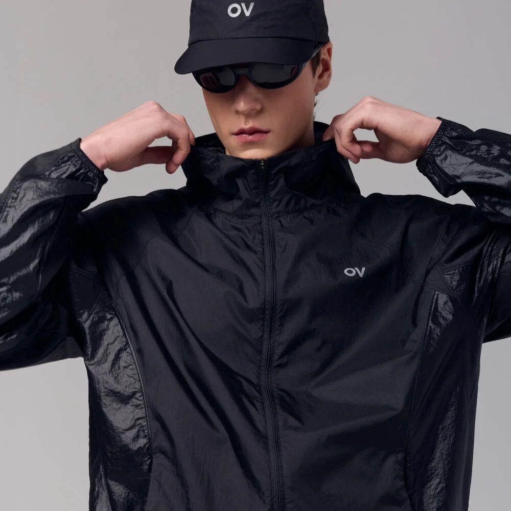 LIGHTWEIGHT PACKABLE WINDBREAKER (BLACK)