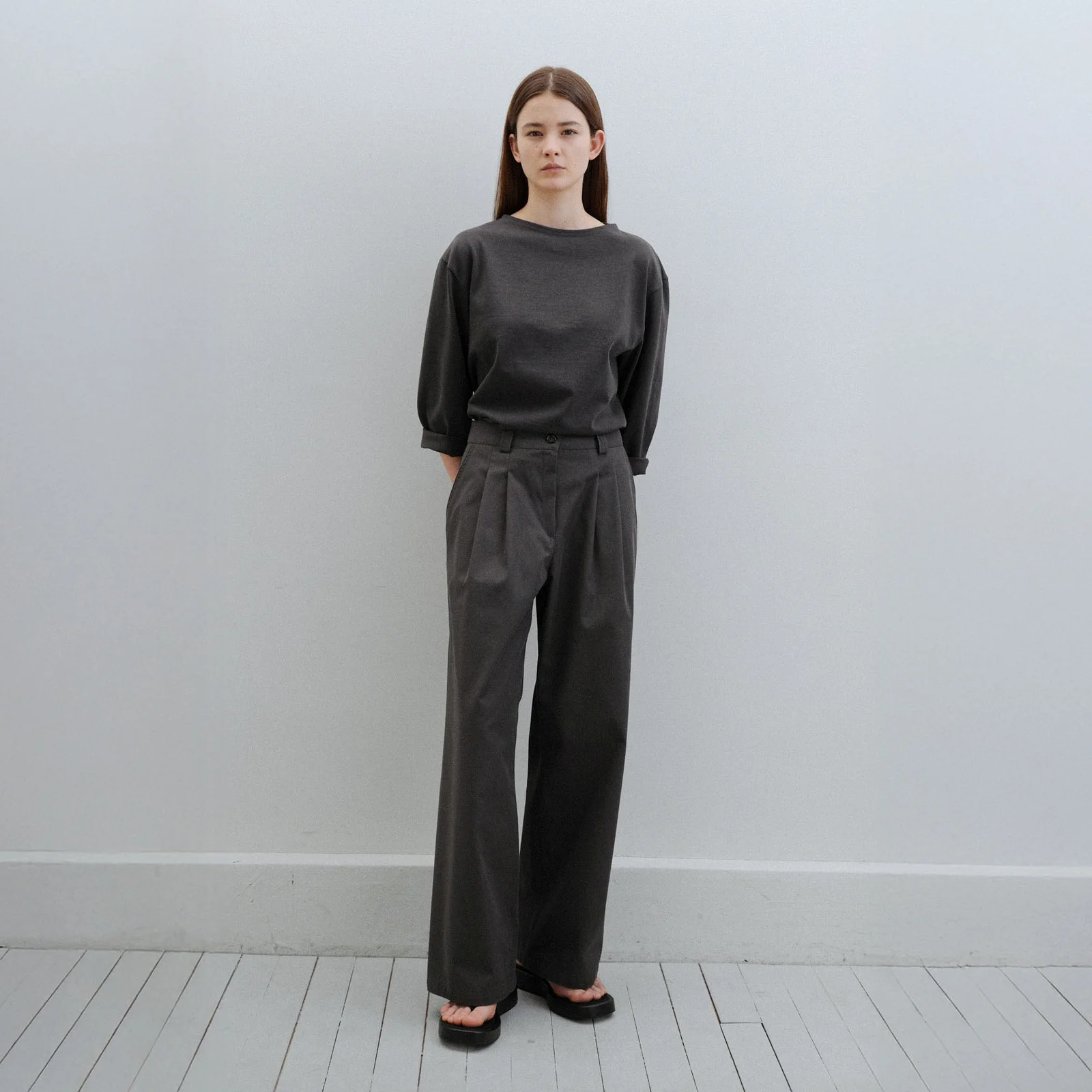 Two Tuck Wide Pants(Charcoal Gray)