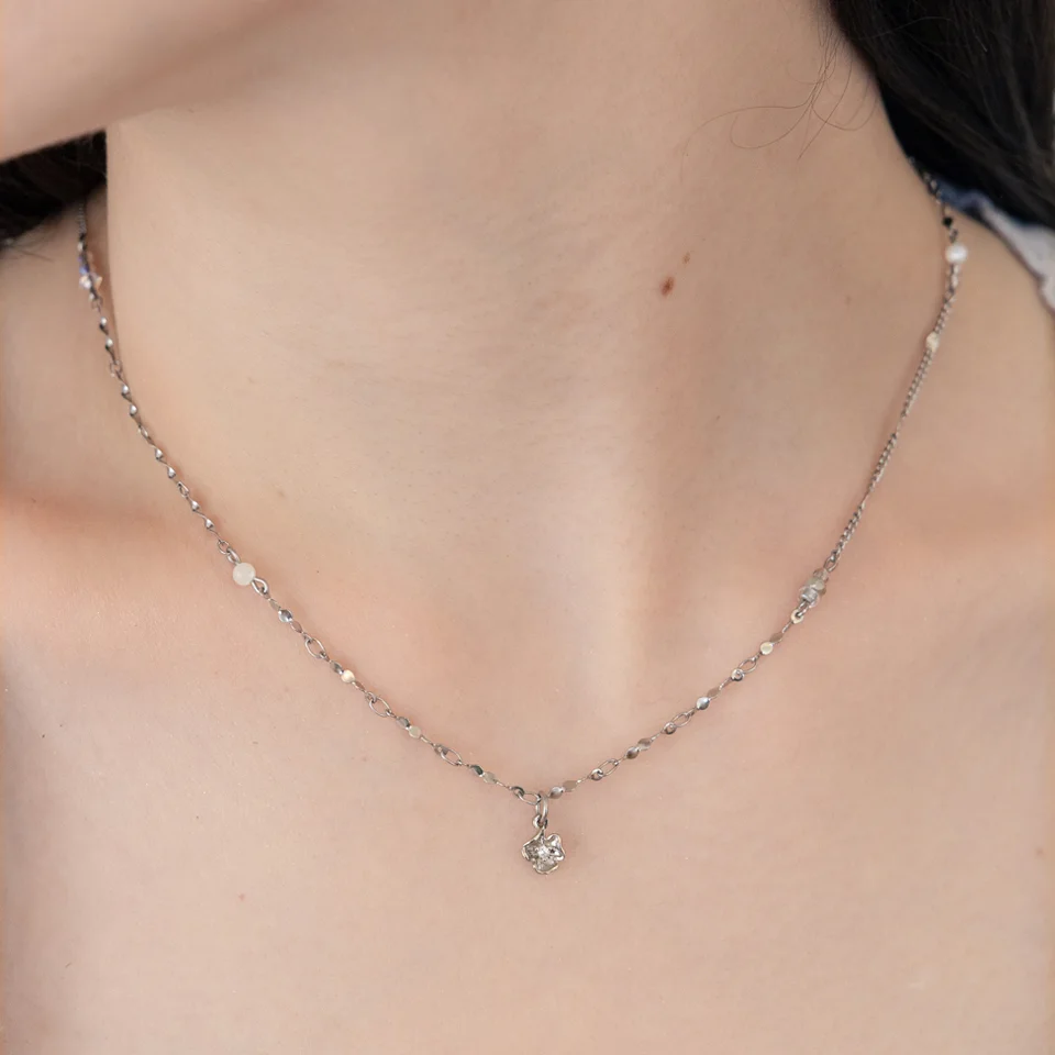 Soft bloom chain necklace