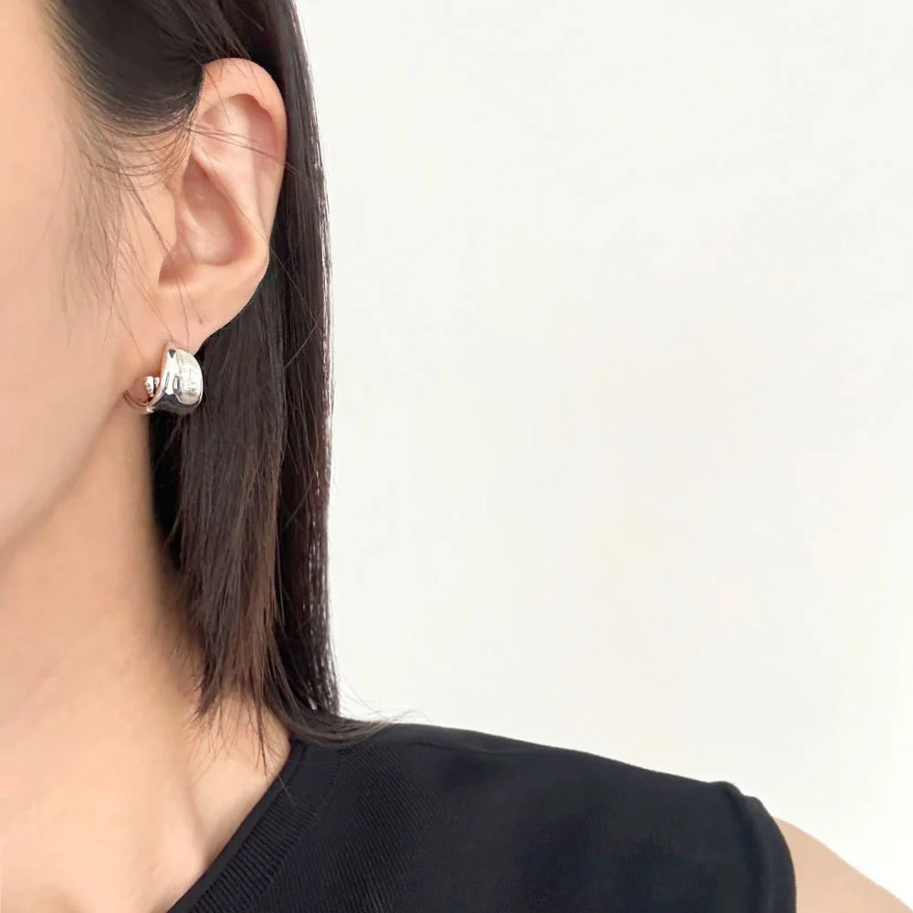 Gong Seung-yeon,Jang Hee-ryung,Ahn Eun-jin,Kim Jieun 著用 Fold Triangle Earring