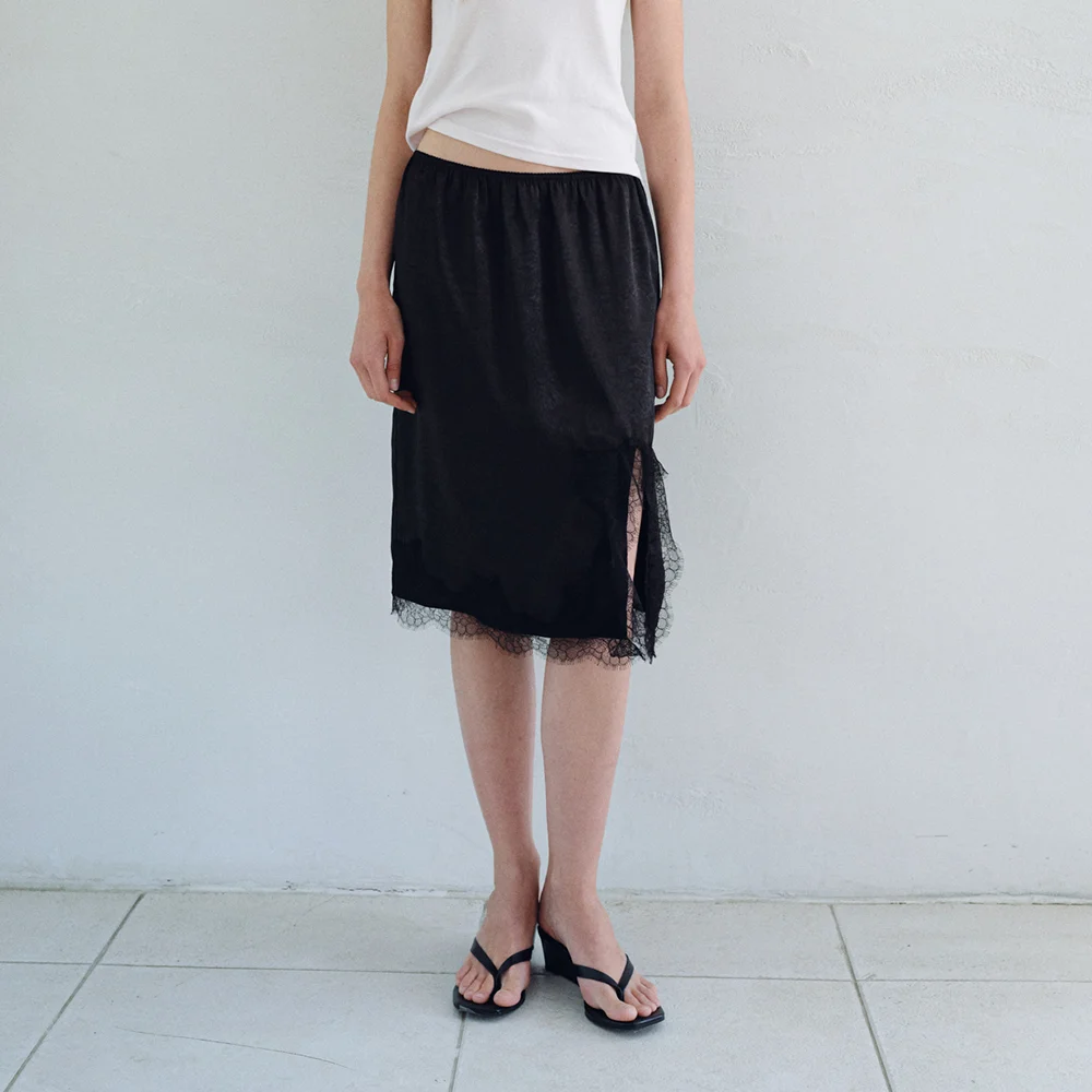 SHIMMER SATIN LACE SKIRT_BLACK