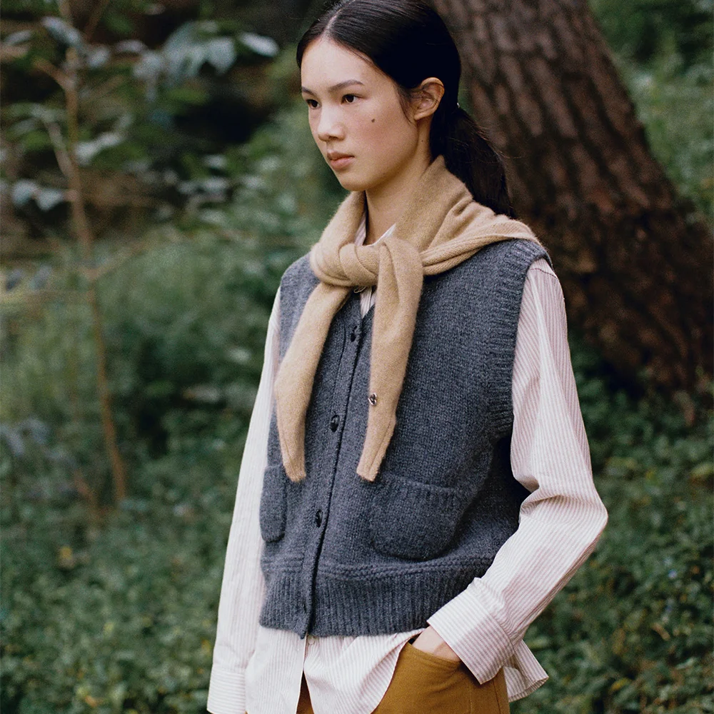 Milo Knit Vest (Deep Grey)