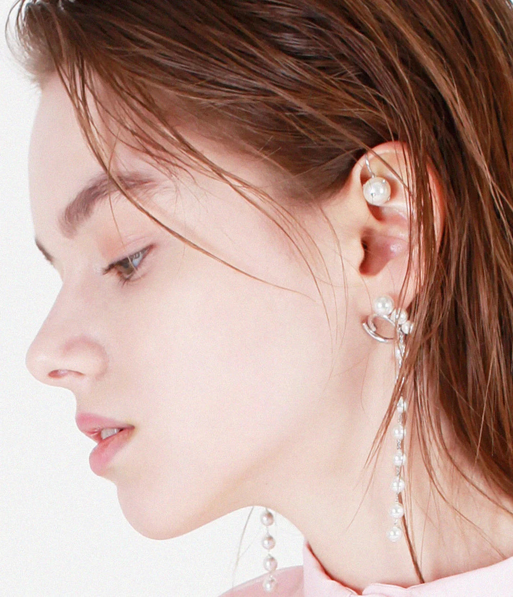White Berry Earcuff