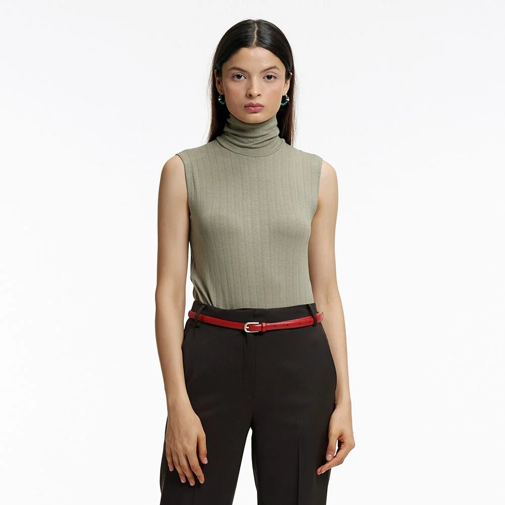TURTLE NECK SLEEVELESS KHAKI