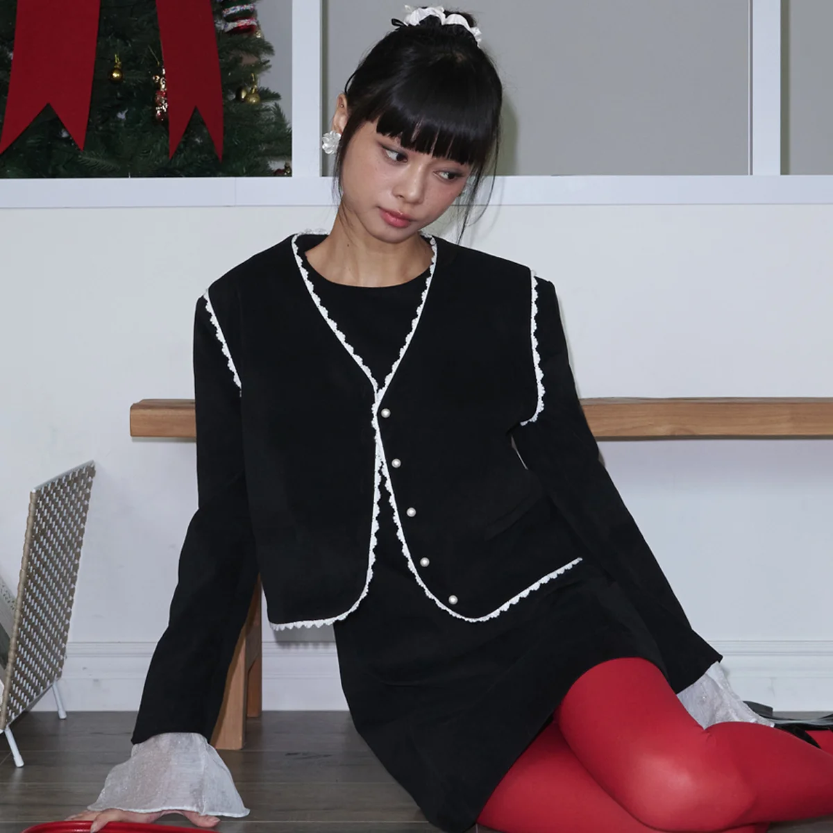 Lace Trimming Velvet Vest_Black