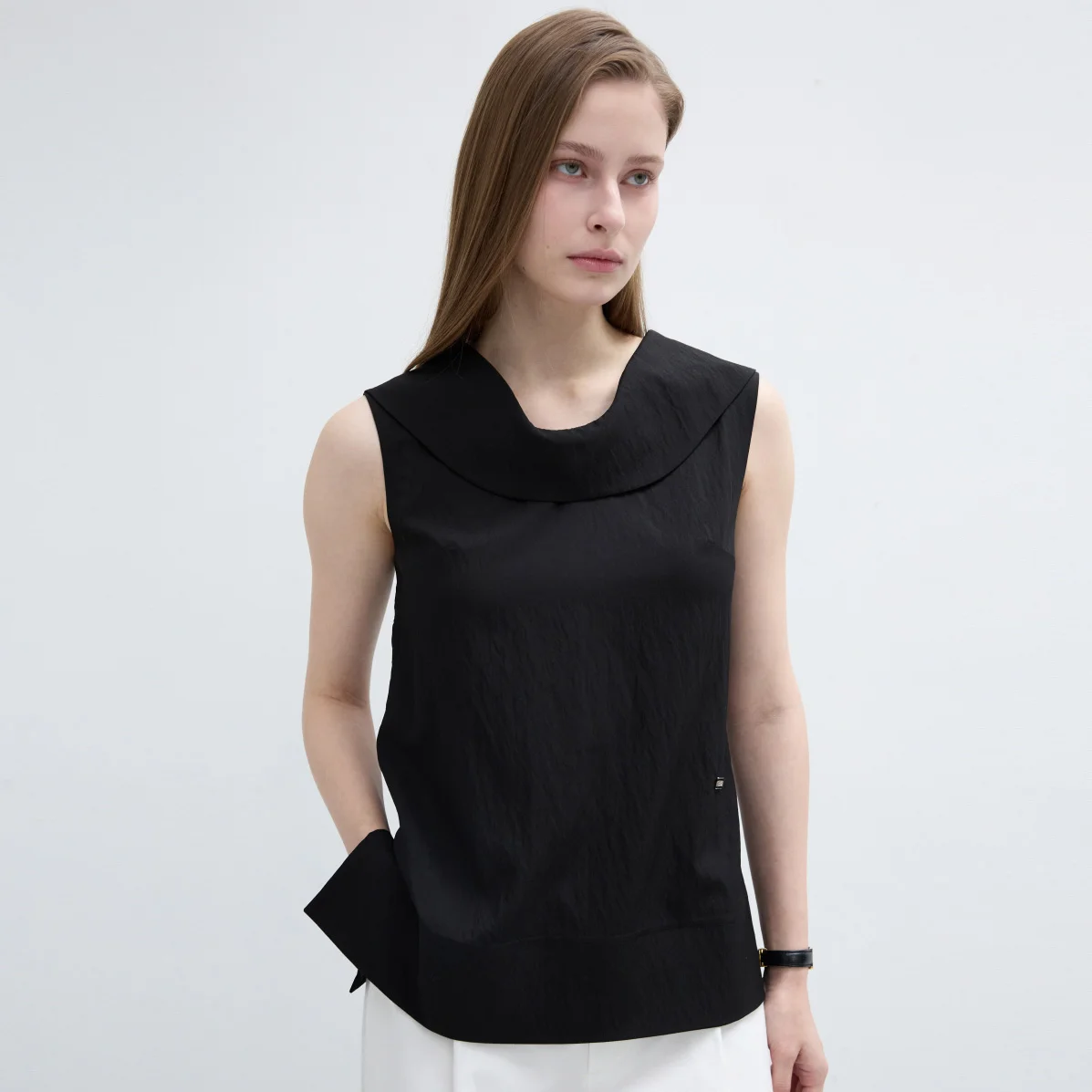 BIG COLLAR SLEEVELESS BLOUSE_BLACK