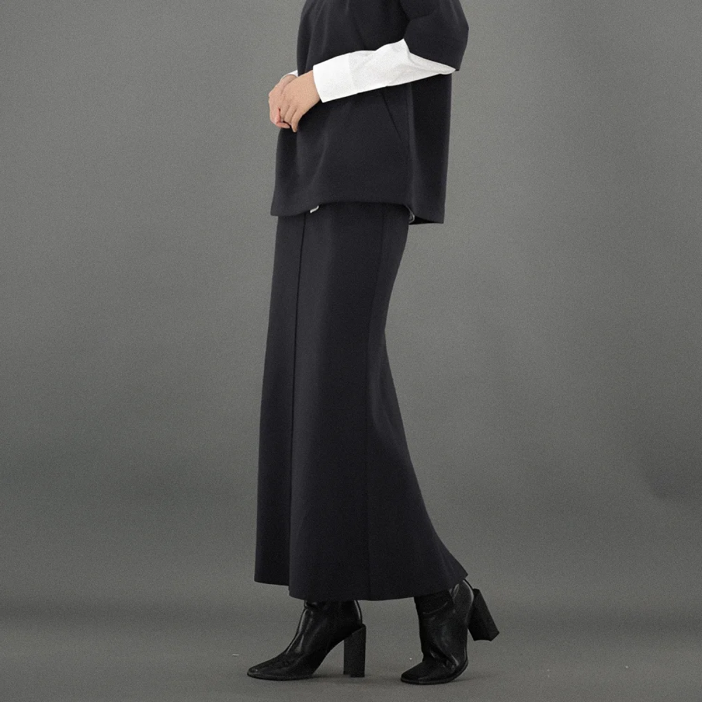 Back Slit Bending Long Skirt _Black
