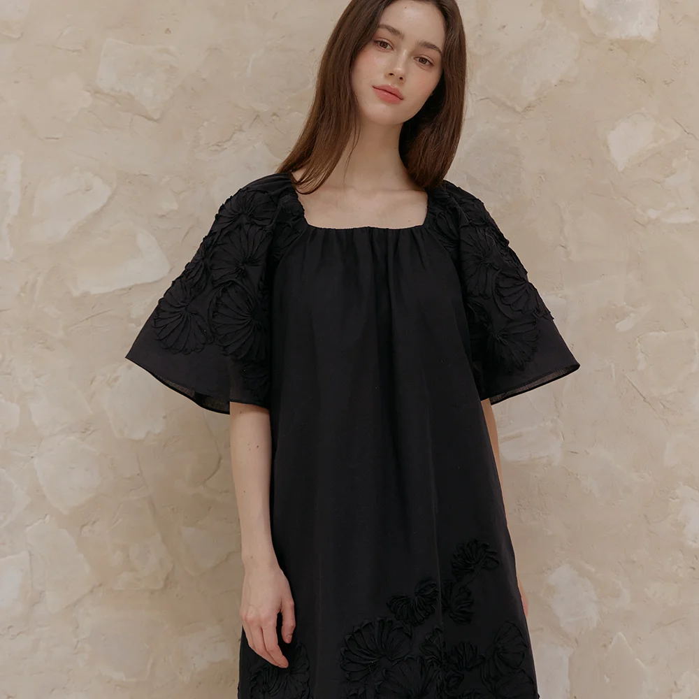 VERY BLACK DRESS
