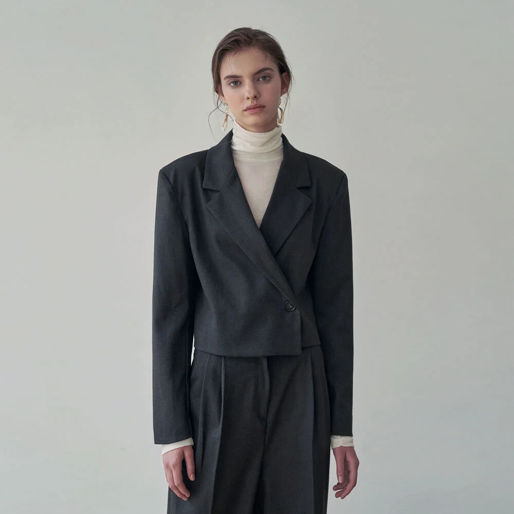 ONE BUTTON SET-UP CROP JACKET_CHARCOAL
