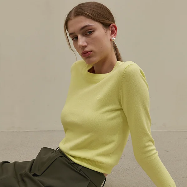 SIGNATURE BASIC ROUND NECK EMBROIDERED KNIT (T-6582)