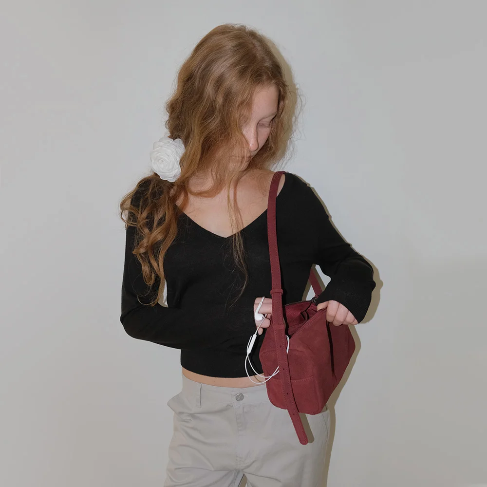 Veneta Suede shoulder Bag - red