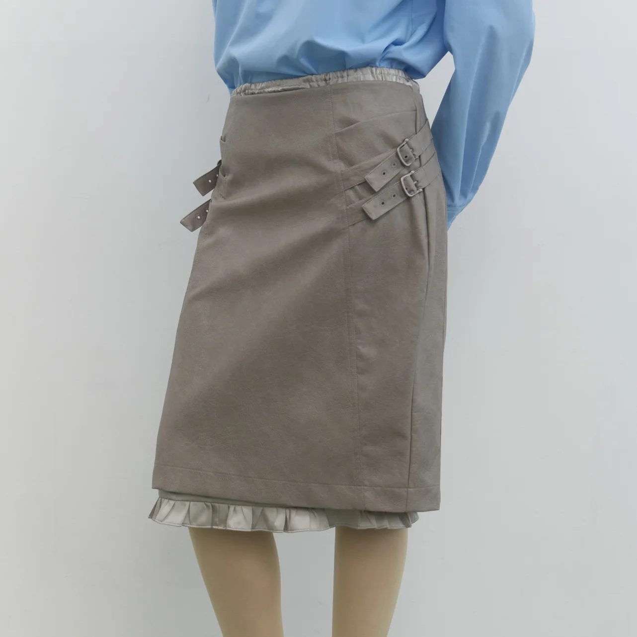 BUCKLE LEATHER SKIRT_GREY