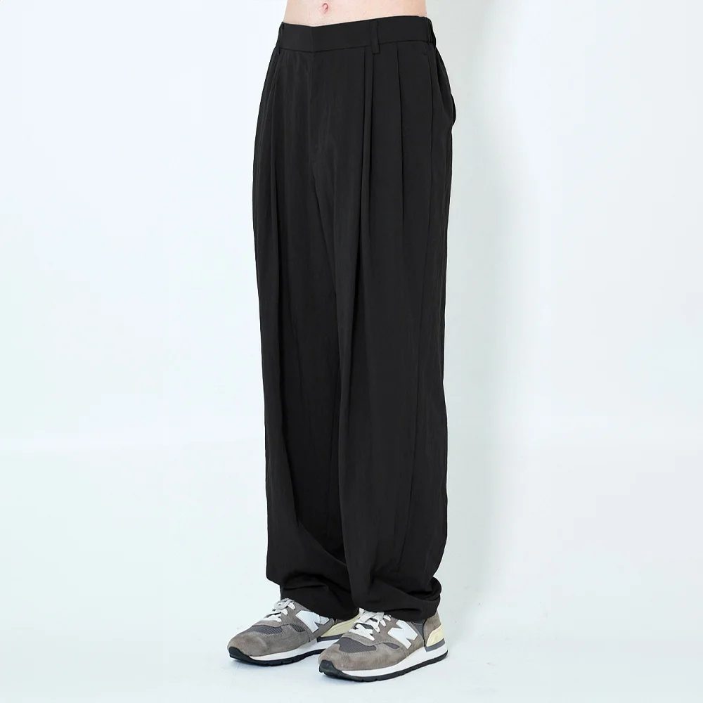 Pleated Traveler Pant (Black)