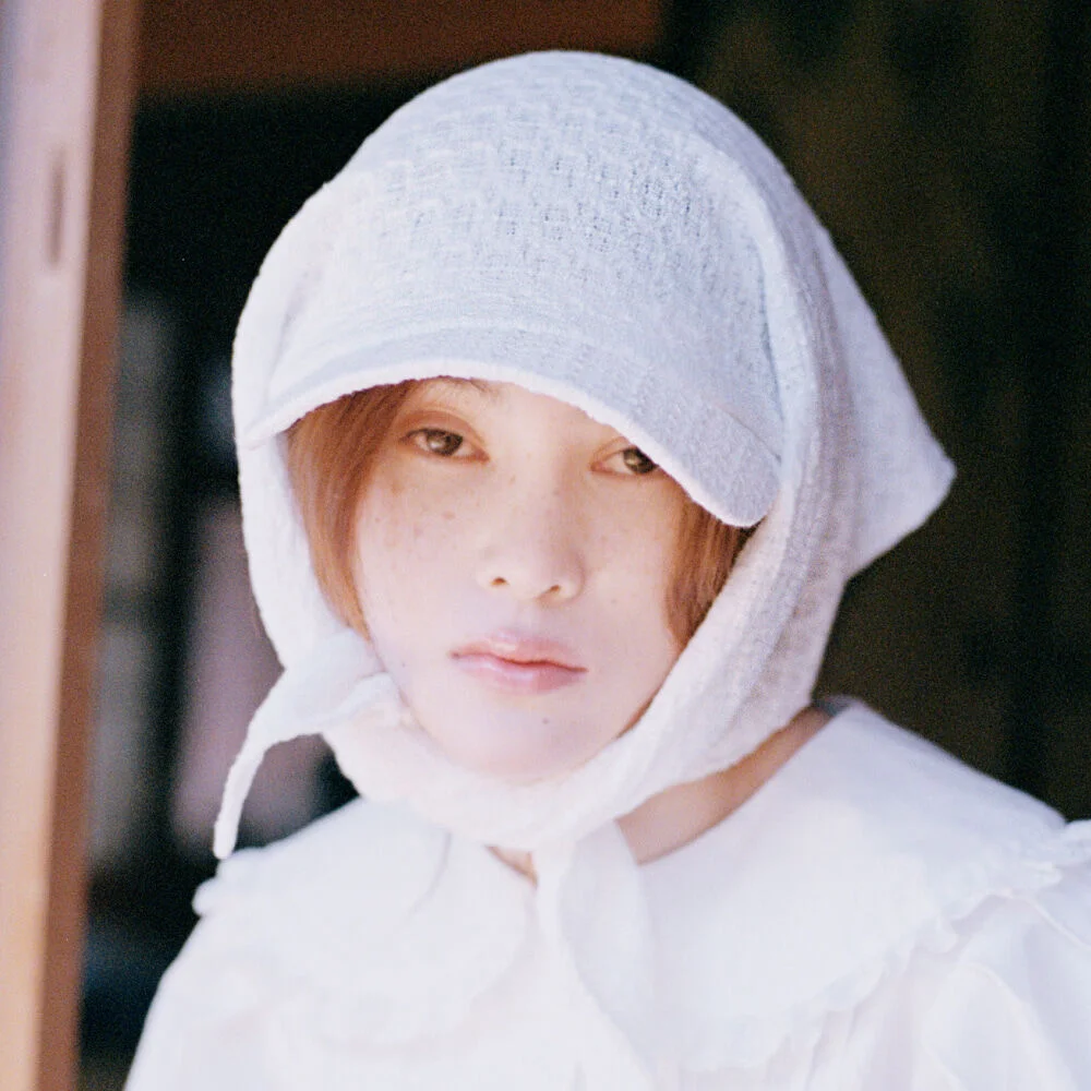 FLOWY SCARF CAP IN CREAM