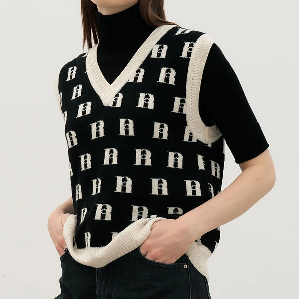 hier et demain Logo V-neck Knit Vest (Oreo)