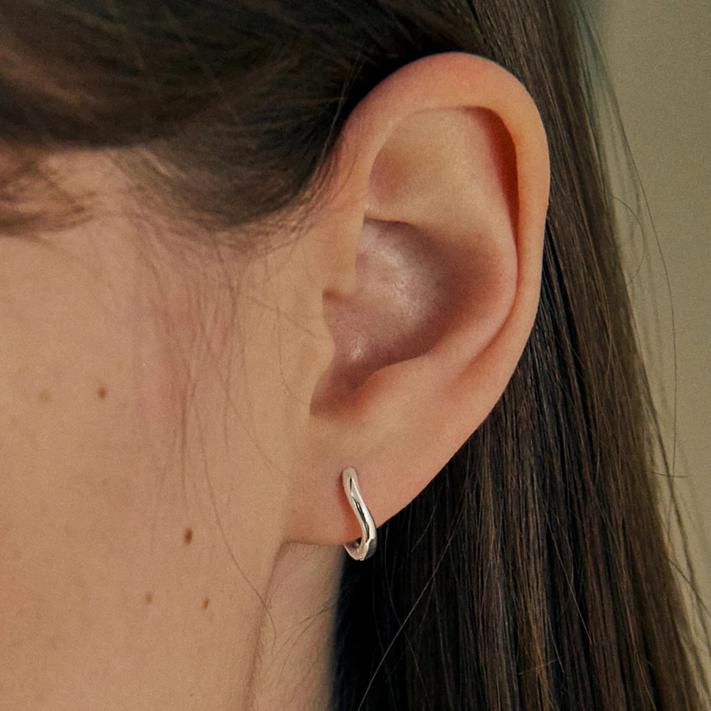 Essential Curve One Touch Earrings