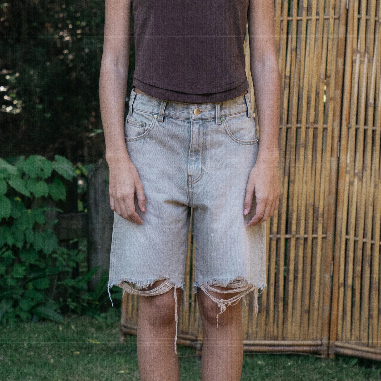 CUT OFF BERMUDA JEANS_BEIGE