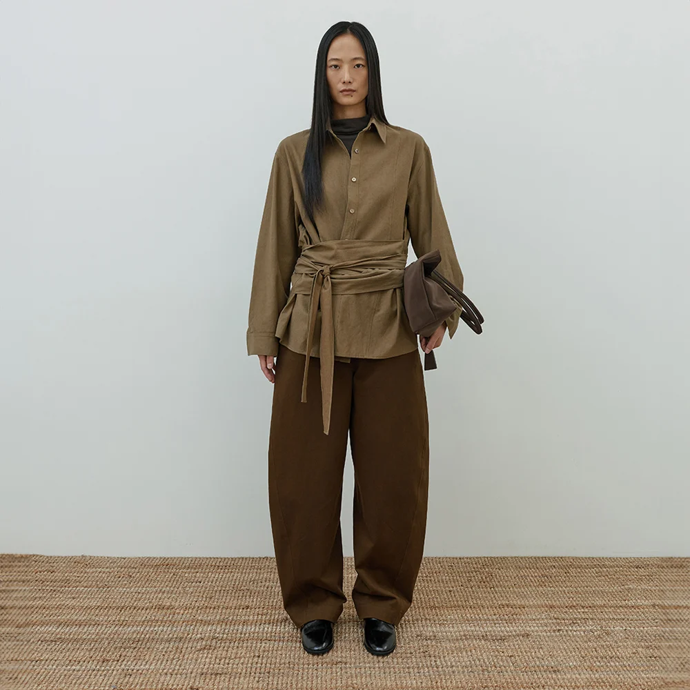 Tuck Detailed Curved Trousers (soil brown)