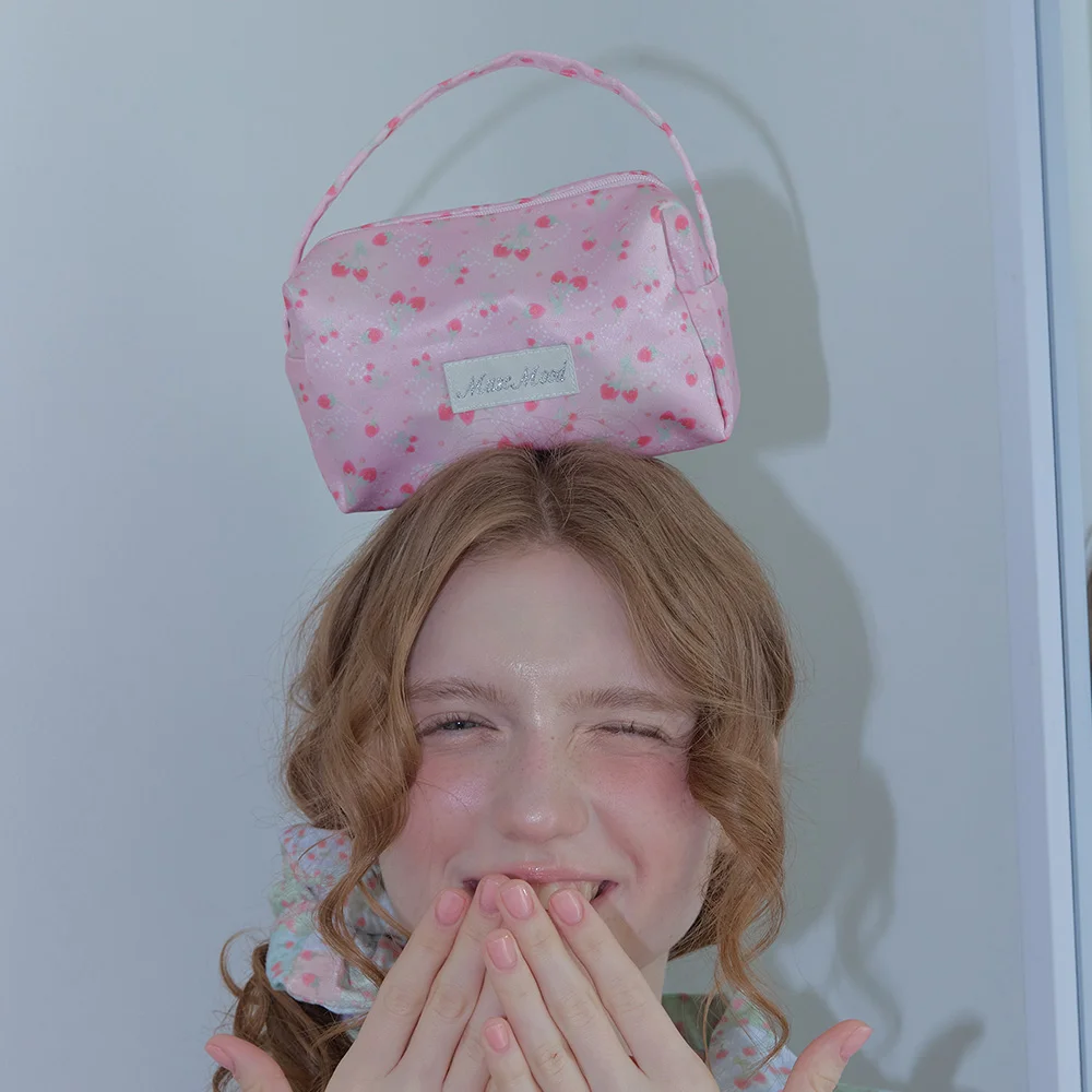 Cottage Berry hand pouch bag (手拿包) 2type