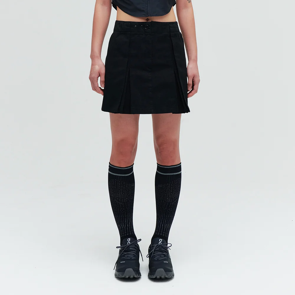 WOMEN'S PLEATED SHORT SKIRT (BLACK)