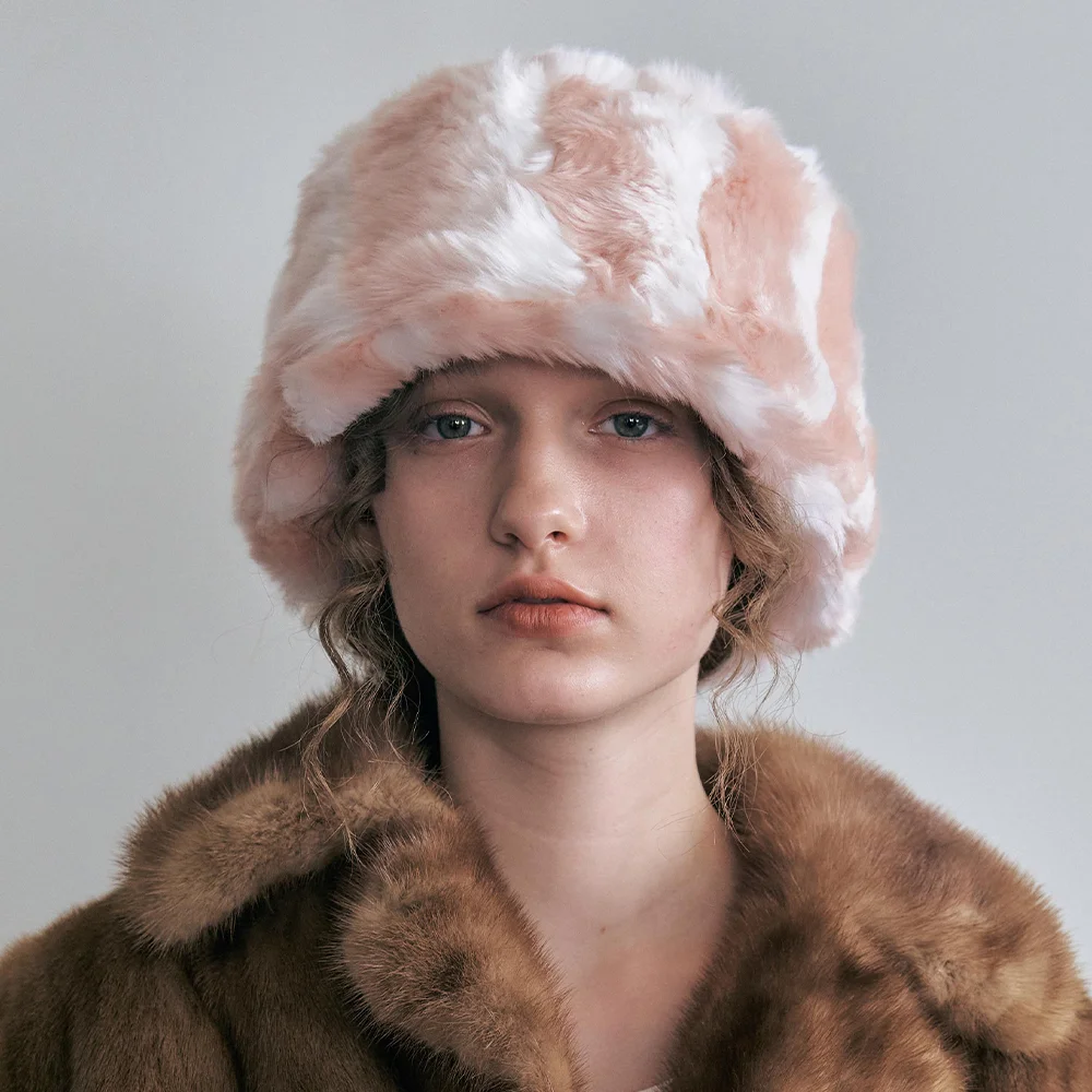 PETIT FUR MEATEL HAT IN PINK SNOW