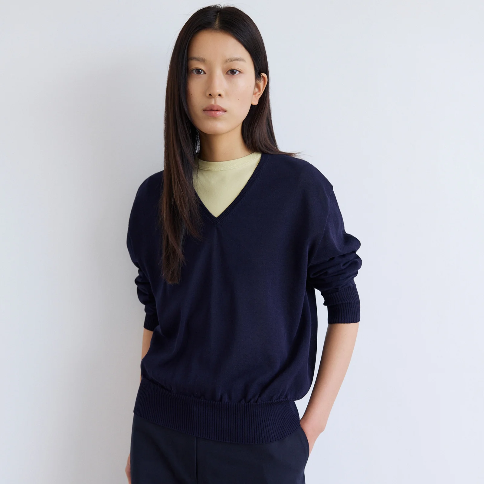 Summer Whole Garment V-Neck Knit-Navy