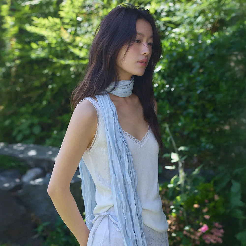 Lace v-neck sleeveless top - 2color