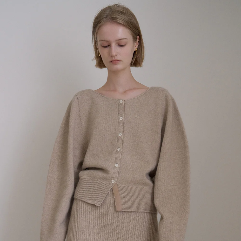 WHOLE GARMENT RACCOON CARDIGAN_SAND BEIGE