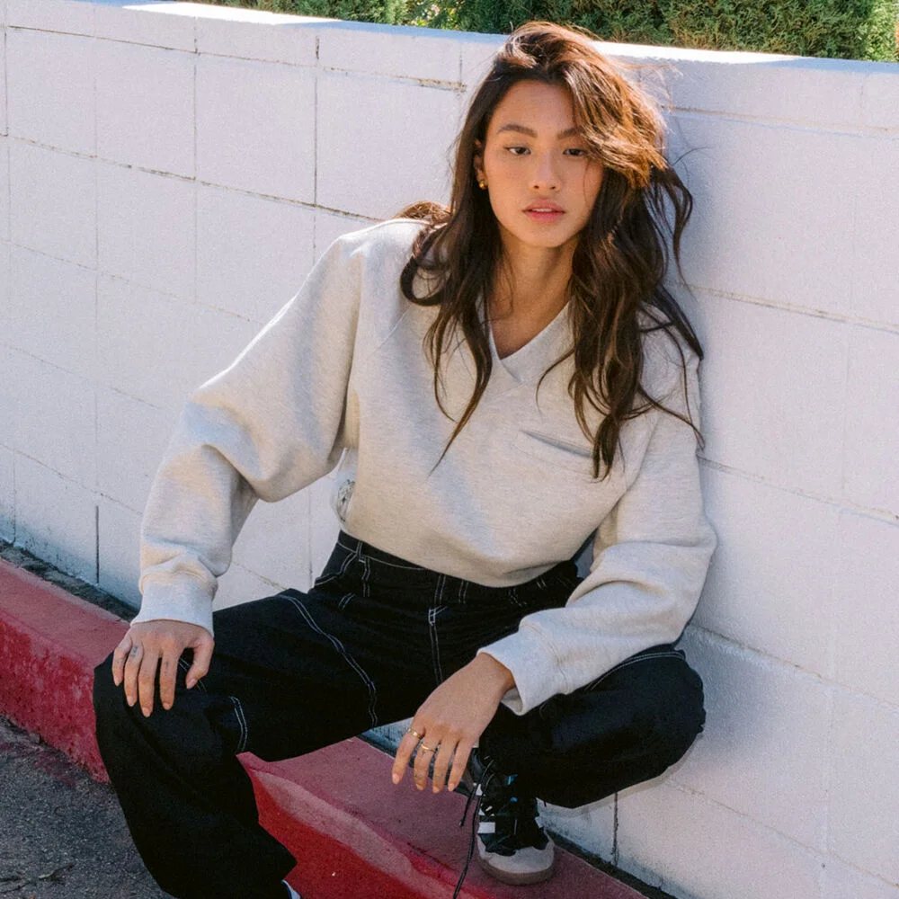 V-Neck Sweatshirt (2colors)