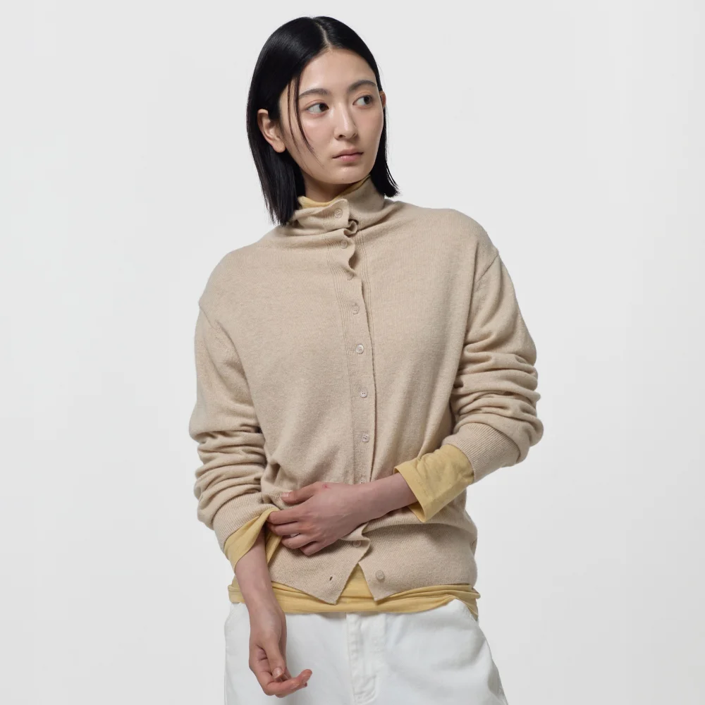 WOOL BLEND HIGH-NECK CARDIGAN / LIGHT BEIGE