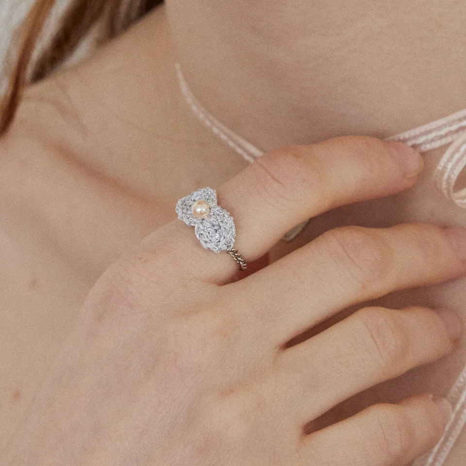 Pearl and knit ribbon chain ring (silver)