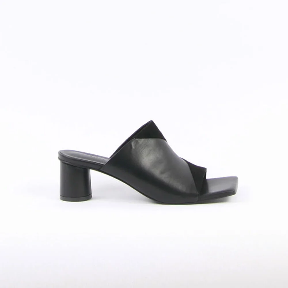 Ari Sandals Leather Black