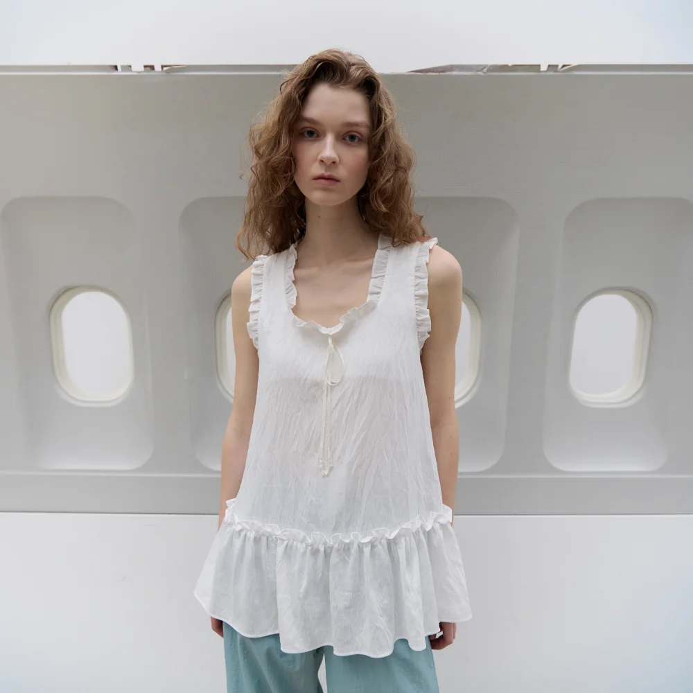 Minimal Sleeveless Blouse (Ivory)