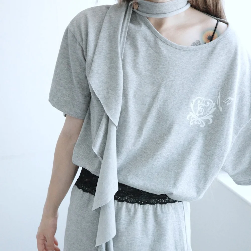 Club E Scarf Tee (Gray)